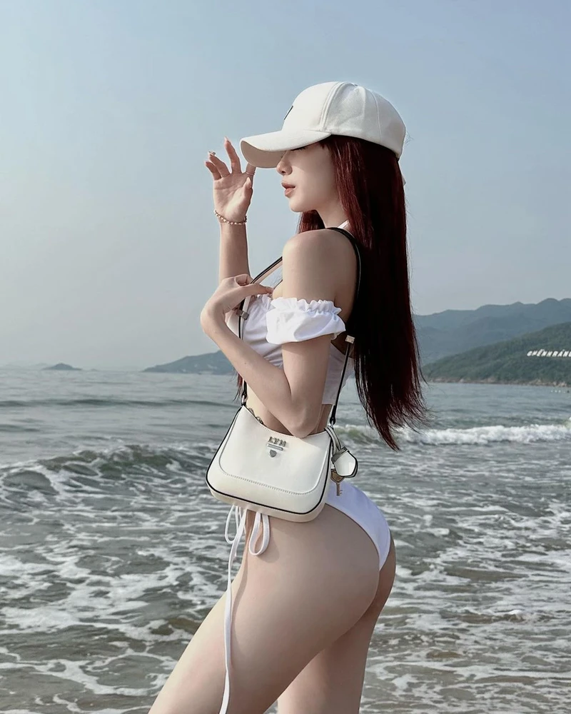 Gái xinh bikini 30