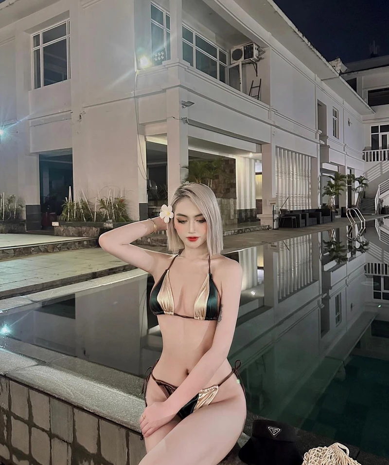 Gái xinh mặc bikini 30