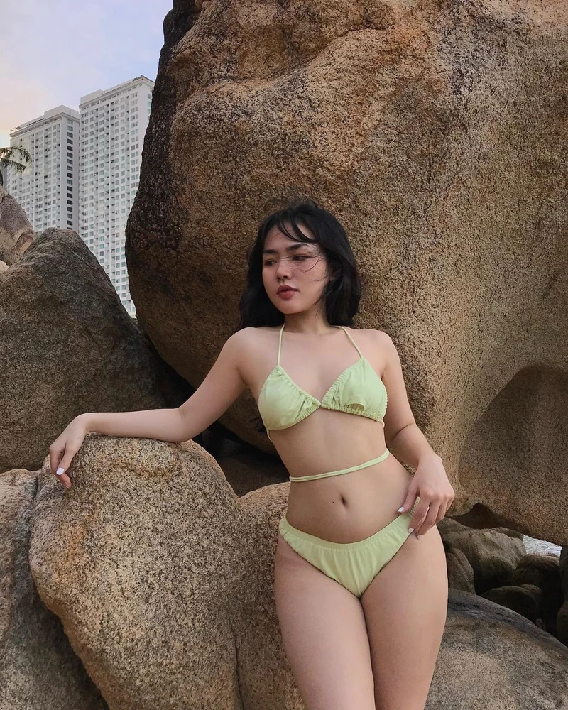 Gái xinh mặc bikini 42