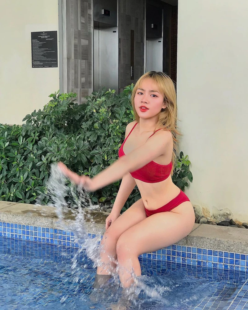 Gái xinh mặc bikini 43