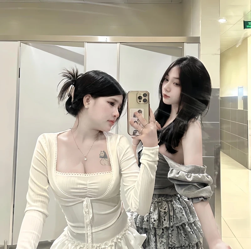 two women taking a selfie