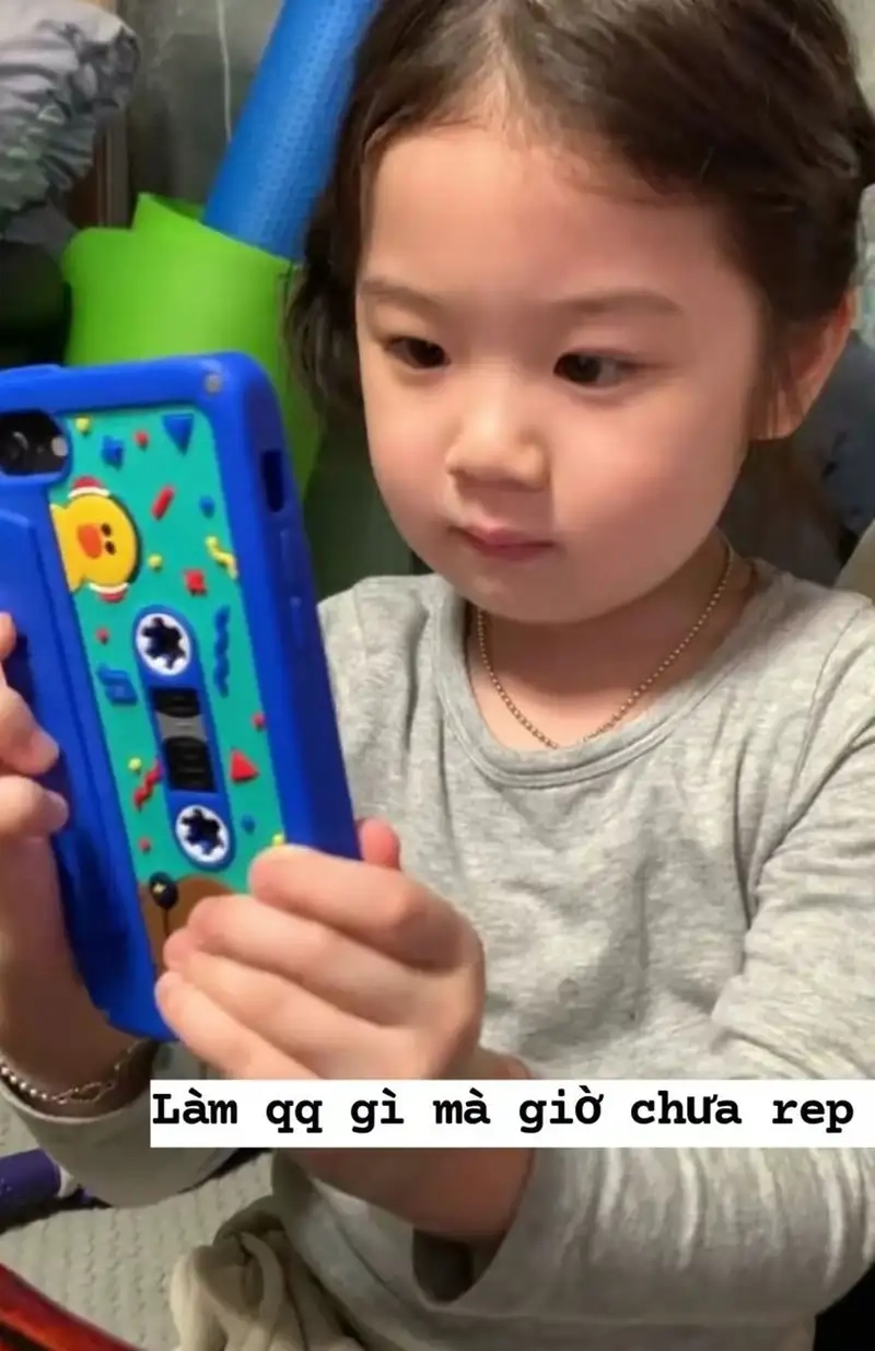 Em bé dễ thương meme tạo nên sự vui vẻ và hài hước