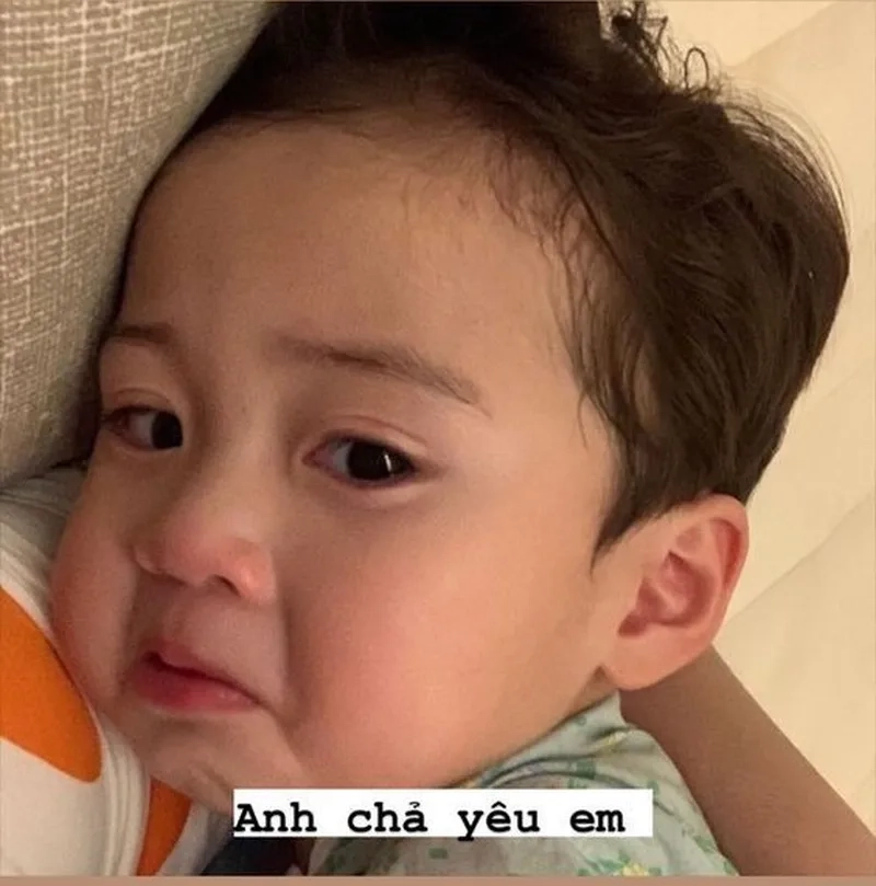 Meme em bé cute hài hước tạo nên những khoảnh khắc đáng yêu