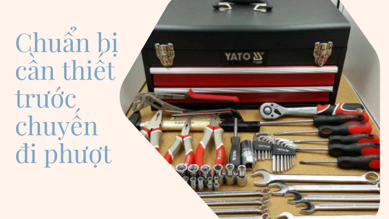 Sắp xếp đồ dùng cá nhân và dụng cụ sửa xe đi phượt