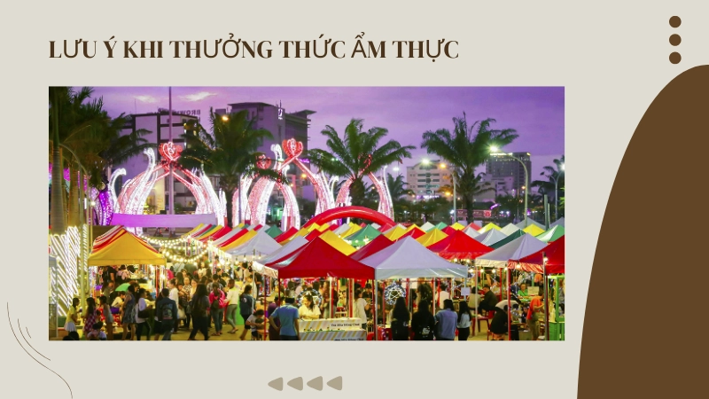 Du khách thưởng thức ẩm thực đường phố đà nẵng về đêm