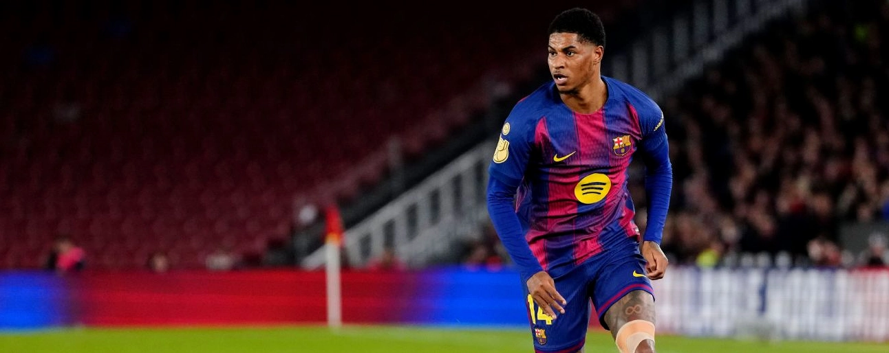 Hình ảnh một pha bóng đáng chú ý trên sân cỏ