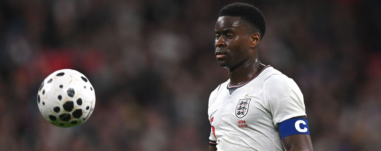 Hình ảnh một trận đấu bóng đá căng thẳng