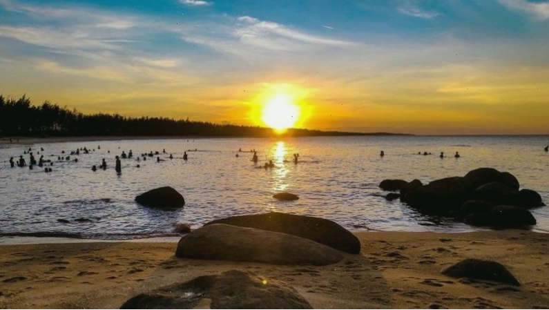Ảnh chill hoàng hôn trên núi