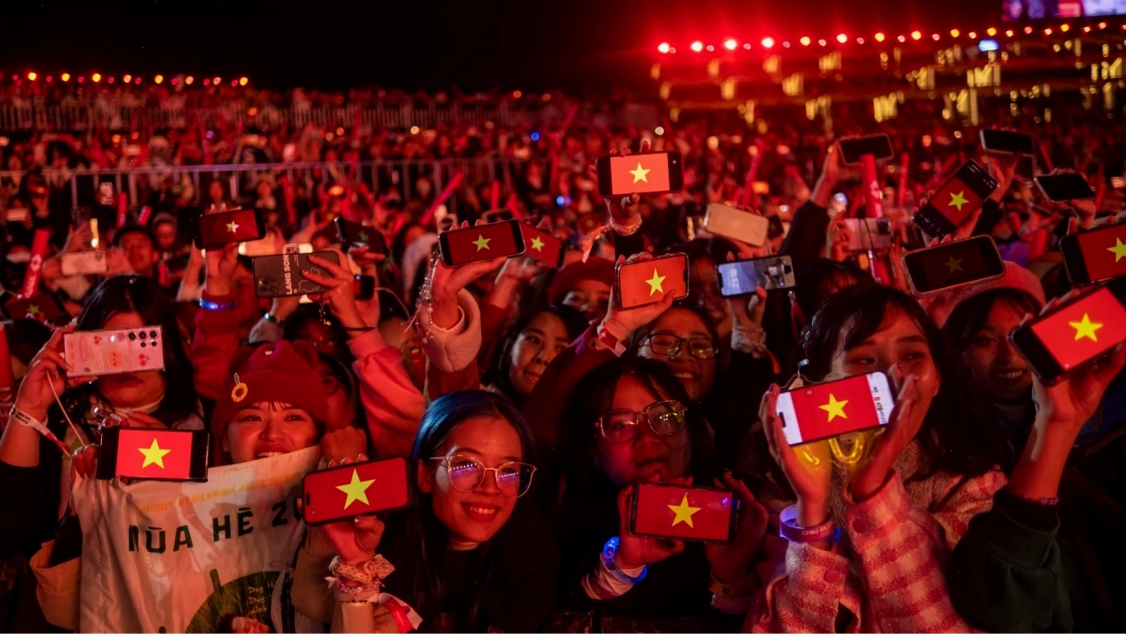 Anh trai vượt ngàn chông gai mời ĐT Việt Nam tới xem concert