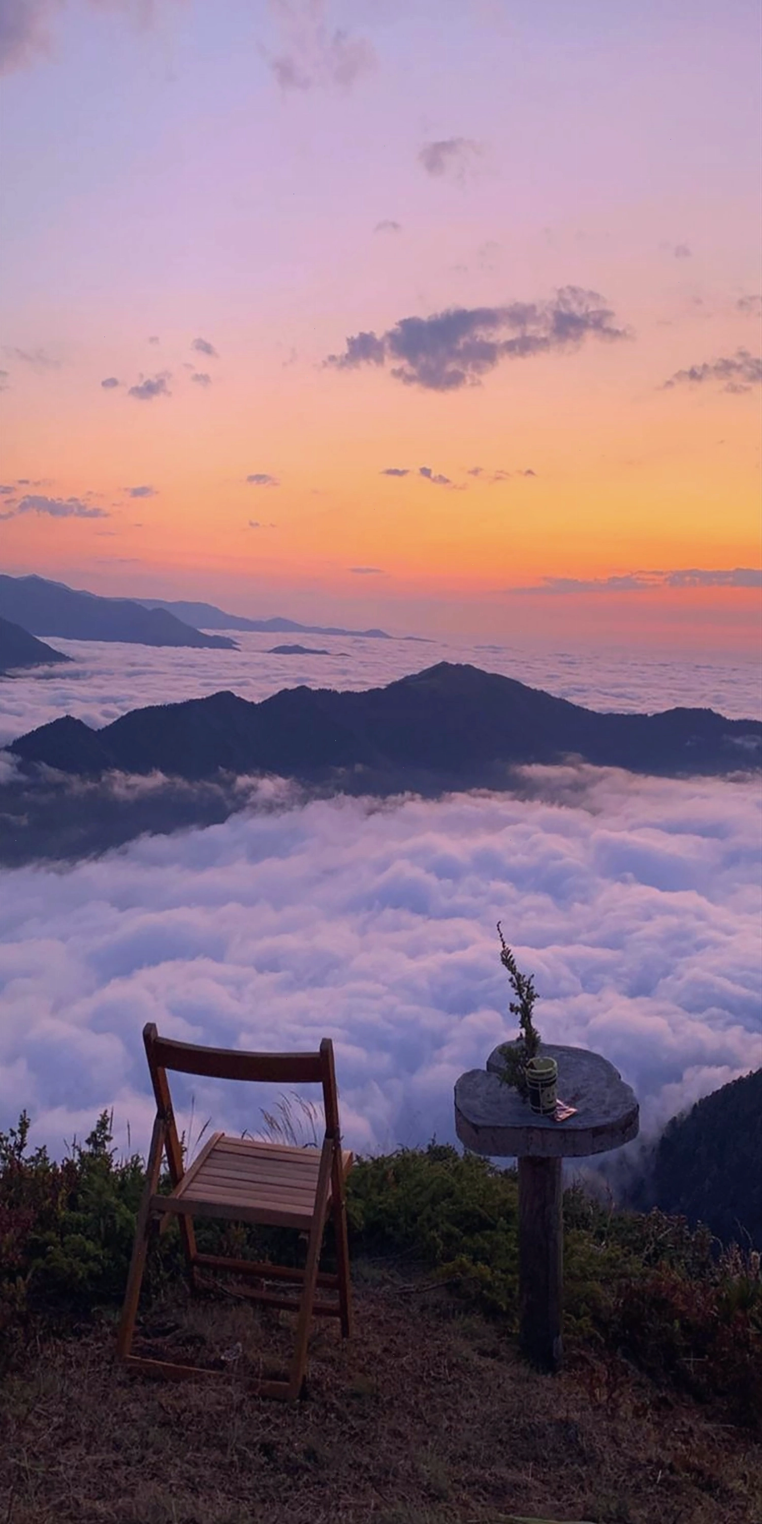 Avatar bầu trời hoàng hôn với tông màu cam và tím