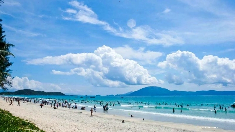 Bãi biển Bắc Mỹ An sôi động với các hoạt động thể thao biển