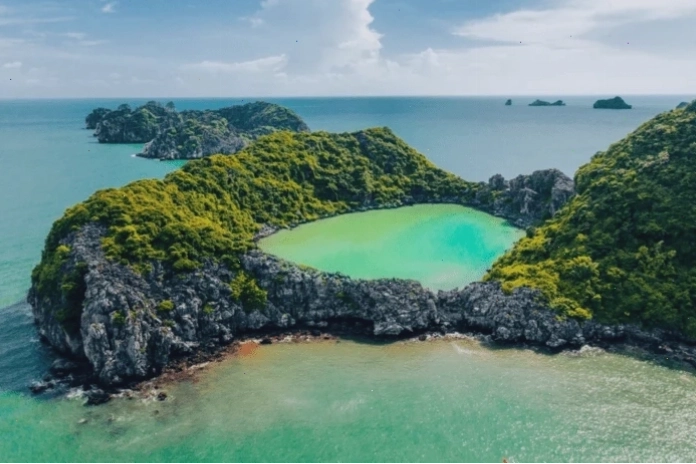 Bãi biển Hồ Tràm Vũng Tàu với cảnh quan thiên nhiên hoang sơ