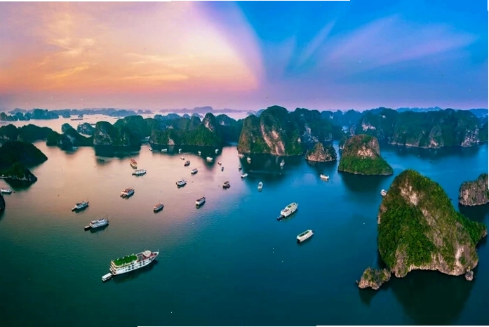 Bãi biển Mỹ Khê Đà Nẵng với bờ cát trắng và sóng biển