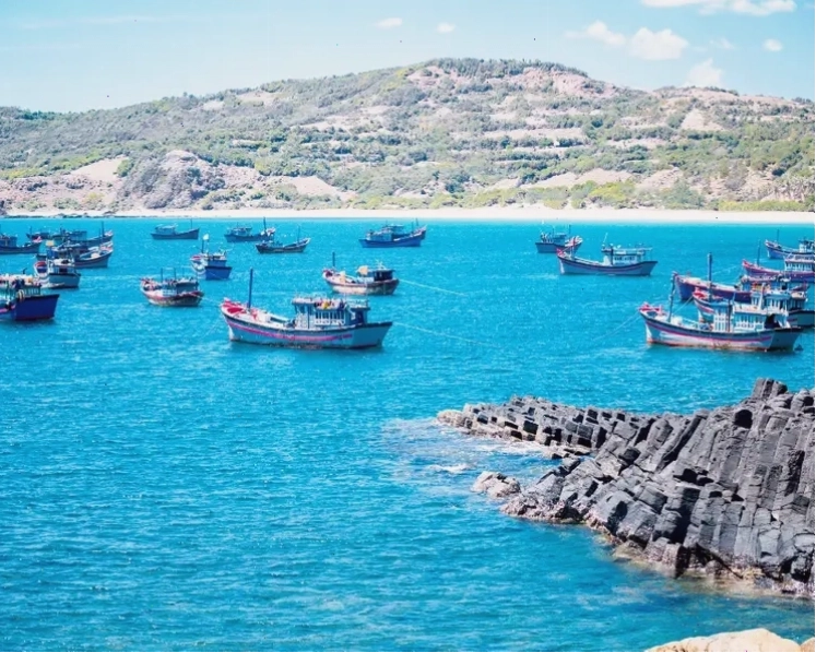 Bãi biển Vàn Chảy trên đảo Cô Tô, Quảng Ninh