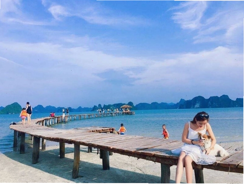 Bãi biển Vân Đồn với tiềm năng du lịch lớn