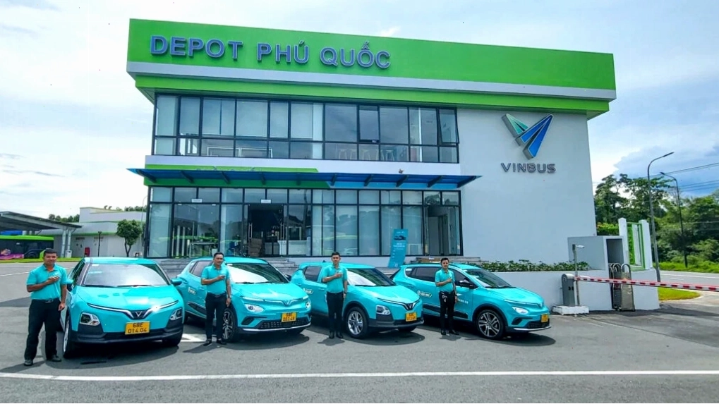Bãi Sao Phú Quốc với cát trắng mịn và nước biển trong xanh