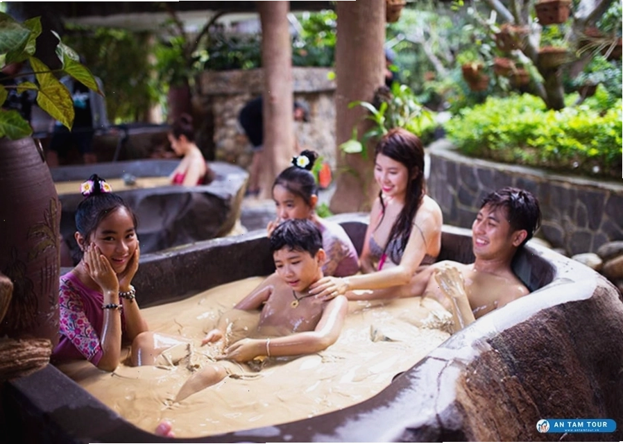 Bản làng dân tộc Mường tại Hòa Bình