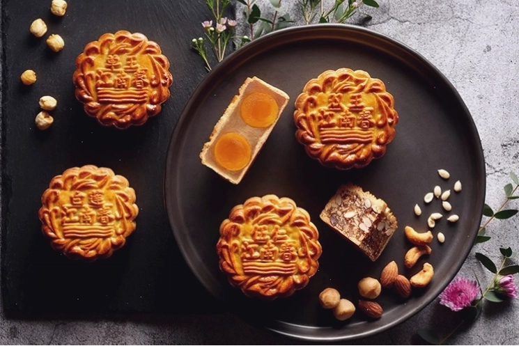 Bánh Trung thu nướng và bánh dẻo