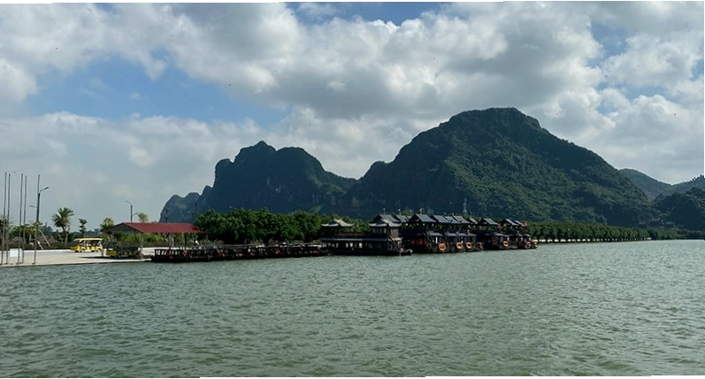 Bến thuyền Chùa Tam Chúc