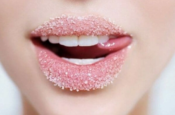Bí quyết tẩy tế bào chết cho môi tại nhà hiệu quả và an toàn