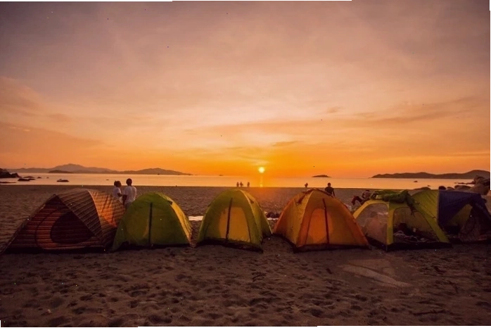 Bình yên ngắm hoàng hôn trên con đường Trần Phú, Nha Trang