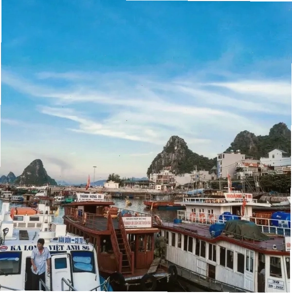 Cảng Cái Rồng - điểm khởi hành đi đảo Cô Tô