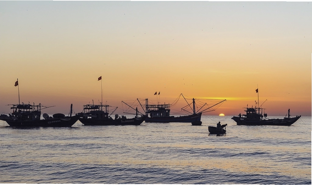 Cảnh biển Bình Minh vào buổi sáng sớm