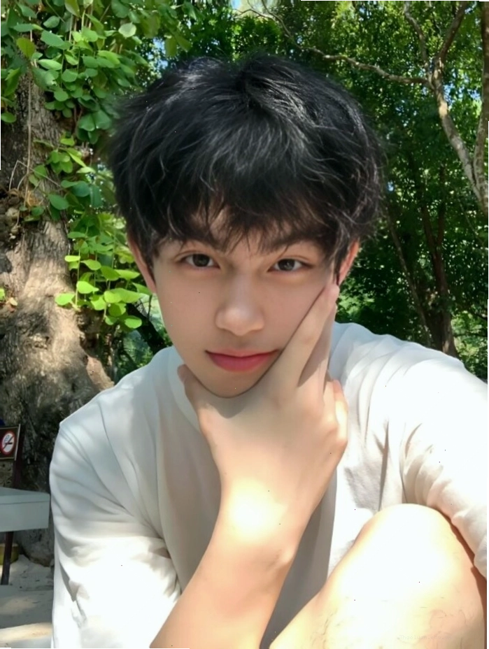 Chàng trai 2k9 thể hiện nét cá tính độc đáo