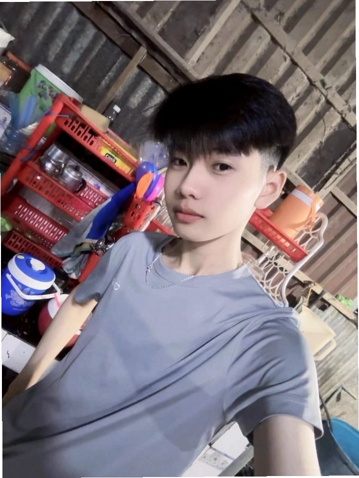 Chàng trai 2k9 thể hiện phong cách cá tính năng động