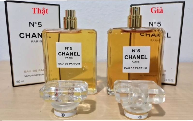 Chữ viết trên chai nước hoa thật thường đậm nét và khó phai
