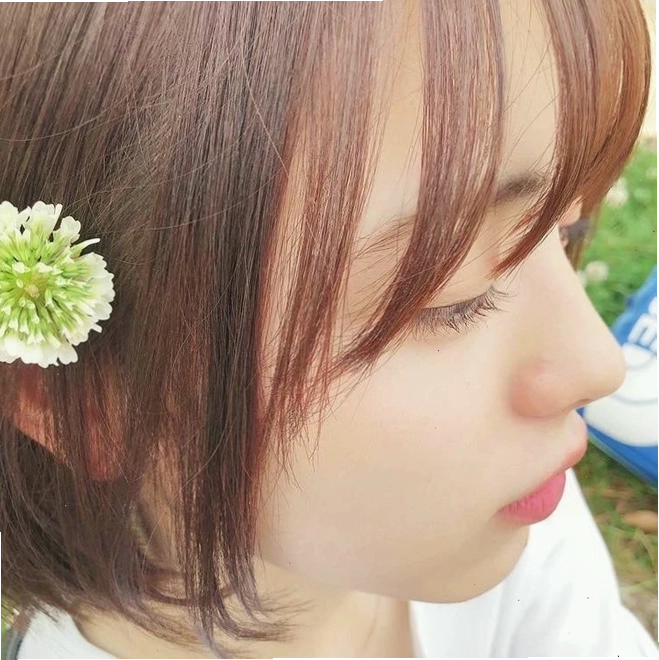 Cô gái có vóc dáng thon thả, nhỏ nhắn