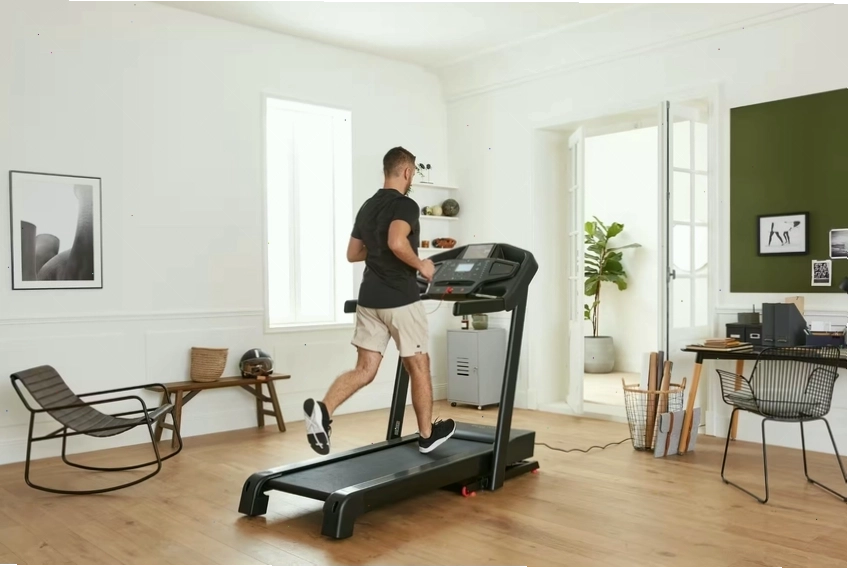 Công suất động cơ lớn phù hợp với người chạy chuyên nghiệp là kinh nghiệm mua máy chạy bộ gia đình đầu tiên