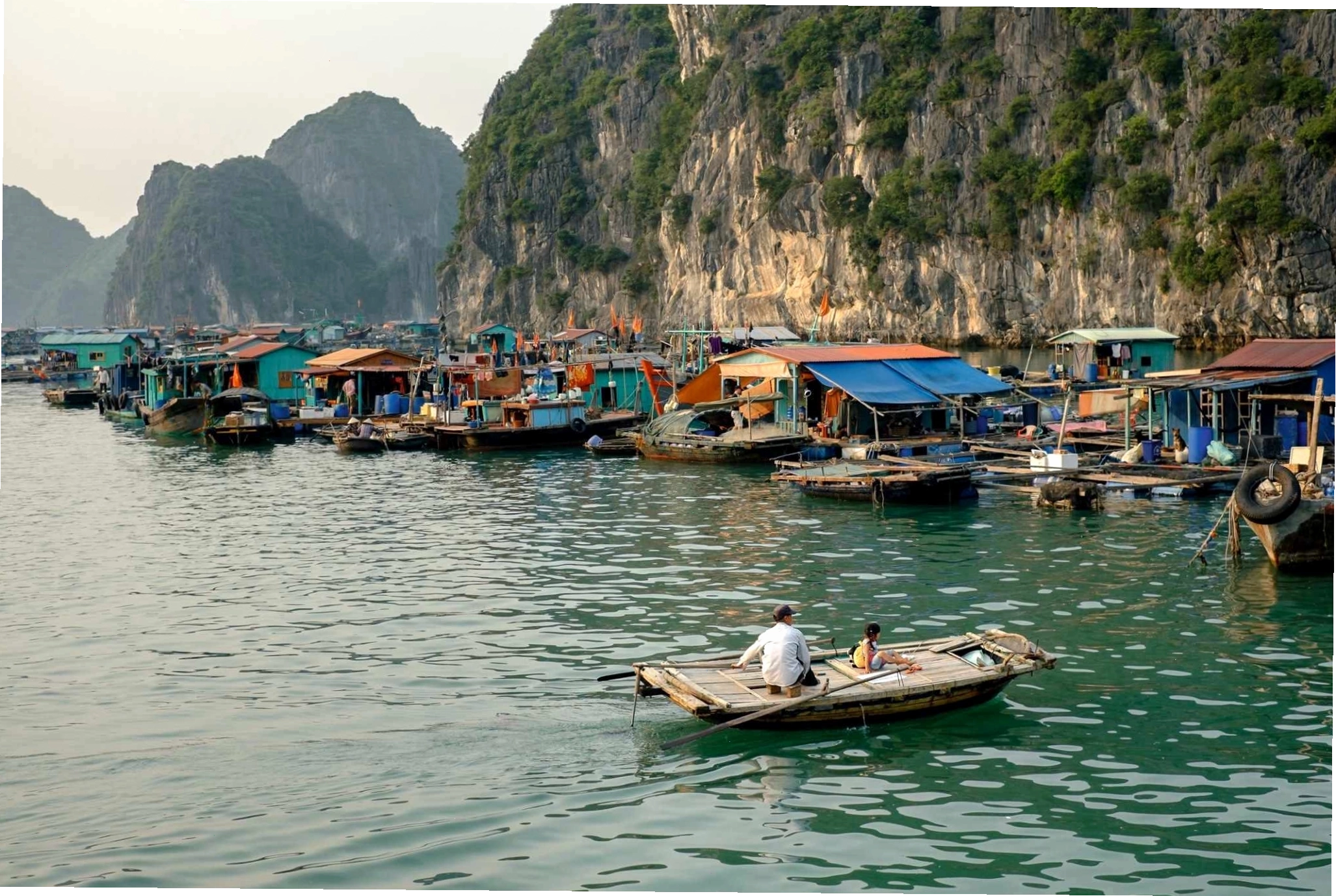 Cuộc sống nhộn nhịp tại Làng chài Cái Bèo