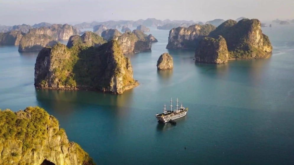 Đầu năm và cuối năm là 2 thời điểm đẹp để du lịch Vịnh Hạ Long