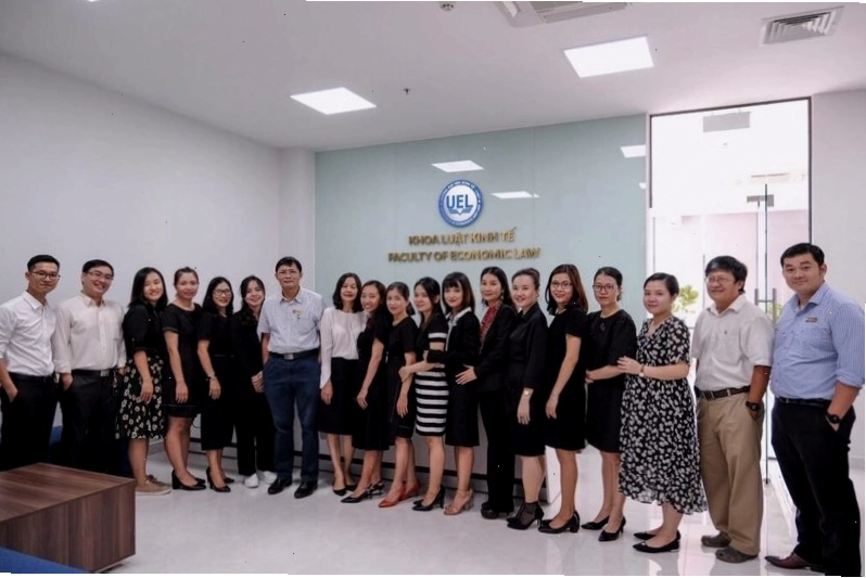 Đội ngũ giảng viên tại một trường đại học Luật