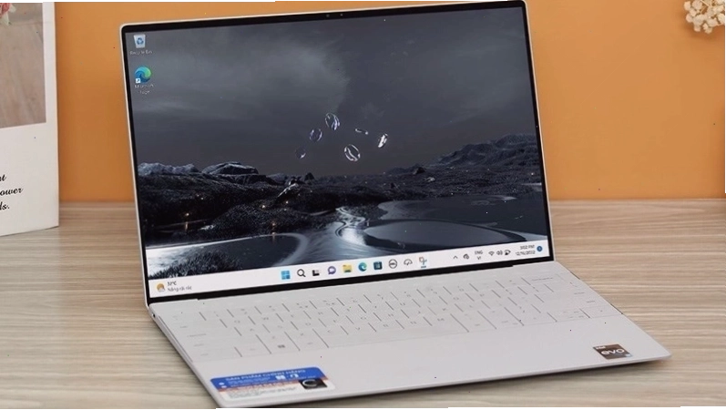 Giá thành hợp lý là yếu tố quan trọng khi mua laptop cho sinh viên