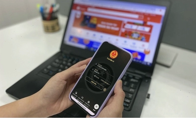 Giao diện ứng dụng eTax Mobile trên điện thoại thông minh