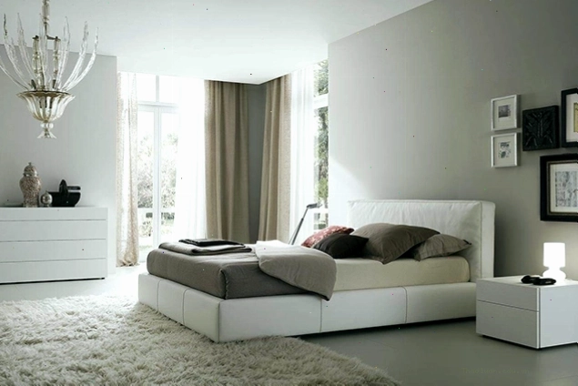 Giường ngủ đặt lệch hướng cửa nhưng vẫn bao quát được