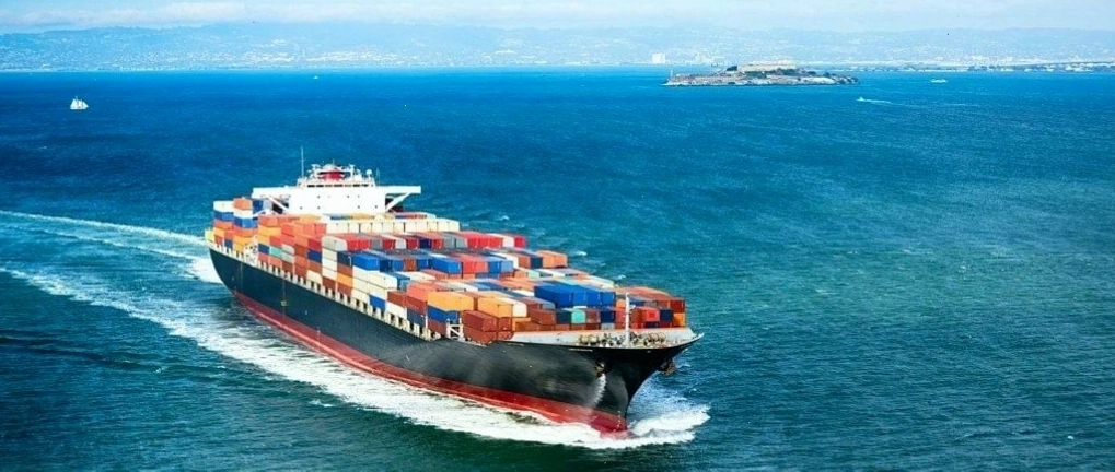 Hàng hóa gửi sang Mỹ bằng đường biển được đóng trong container kín, giúp hạn chế hư hỏng do va