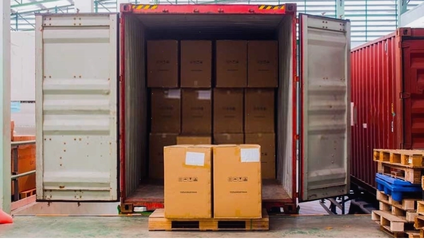Hàng hóa nhỏ lẻ được đóng chung vào container khi gửi đi Mỹ