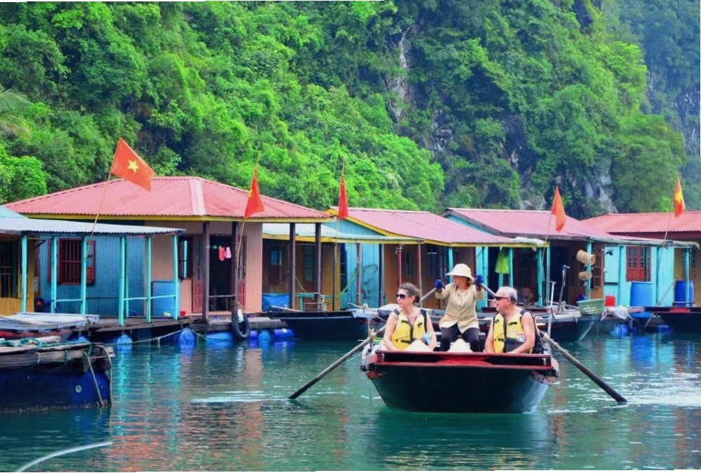 Hình ảnh làng chài Cửa Vạn tại Hạ Long