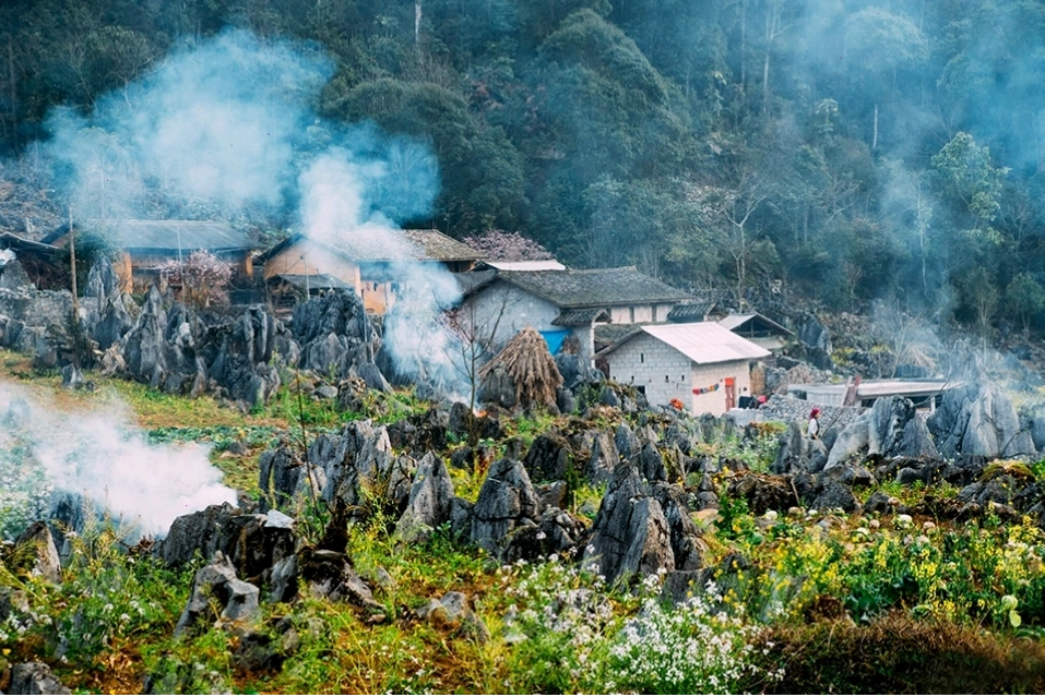 Hình ảnh phong cảnh núi non hùng vĩ tại Đồng Văn, Hà Giang
