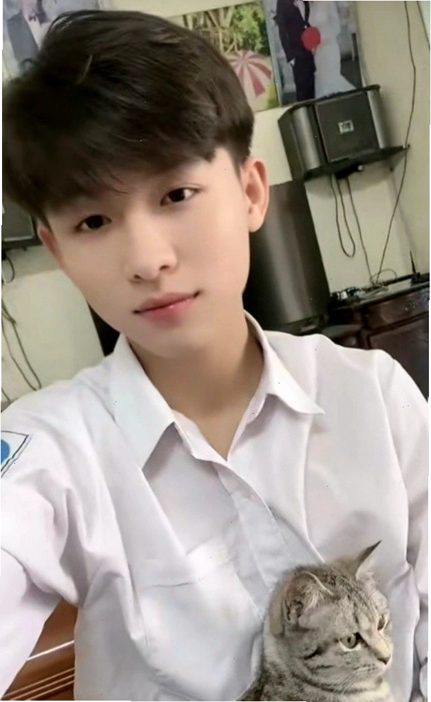Hình ảnh trai đẹp 2k9 với nụ cười tỏa nắng
