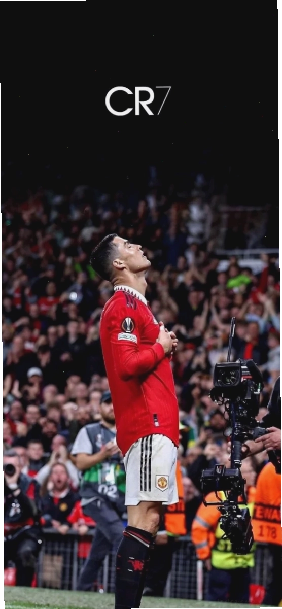 Hình nền điện thoại Ronaldo MU 4K với biểu cảm tập trung cao độ
