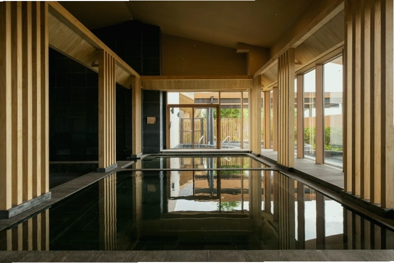 Hồ khoáng nóng với view nhìn ra thiên nhiên