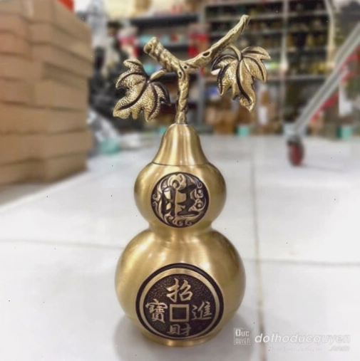 Hồ lô bằng đồng với họa tiết rồng phượng