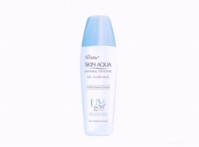 Kem chống nắng Skin Aqua Tone Up UV Essence màu xanh lá hiệu chỉnh sắc tố da