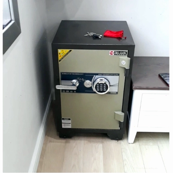 Két sắt gia đình được sử dụng nhiều bảo mật 3 lớp khóa: chìa bi, vân tay, mã số điện tử