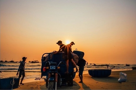 Khám phá vẻ đẹp hoang sơ của Bình minh biển Quảng Nam