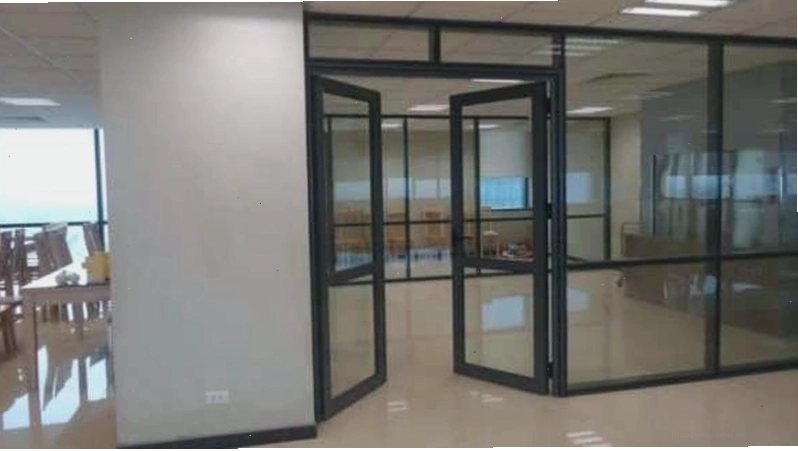 Không đặt tượng ngựa hướng thẳng ra cửa văn phòng